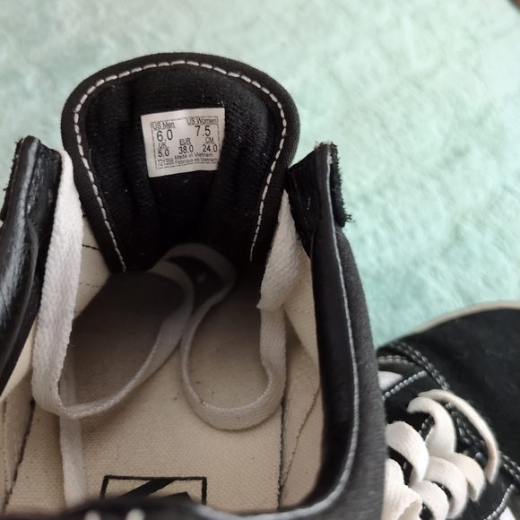 Vans Black and White Skate Sneakers - Picture 4 of 5